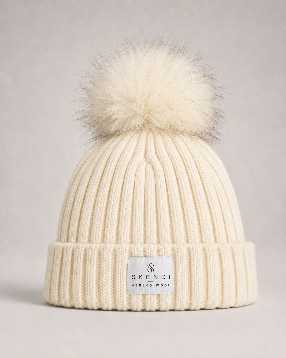Czapka Damska z 100% Wełny Merino z Pomponem – Ecru