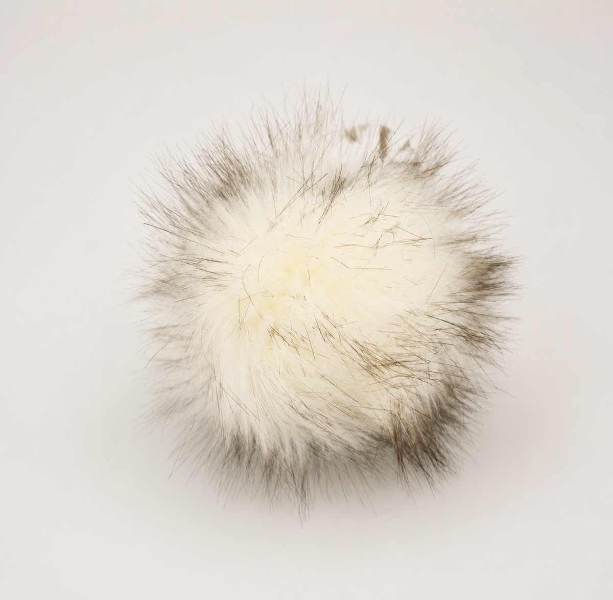 Czapka Damska z 100% Wełny Merino z Pomponem – Ecru