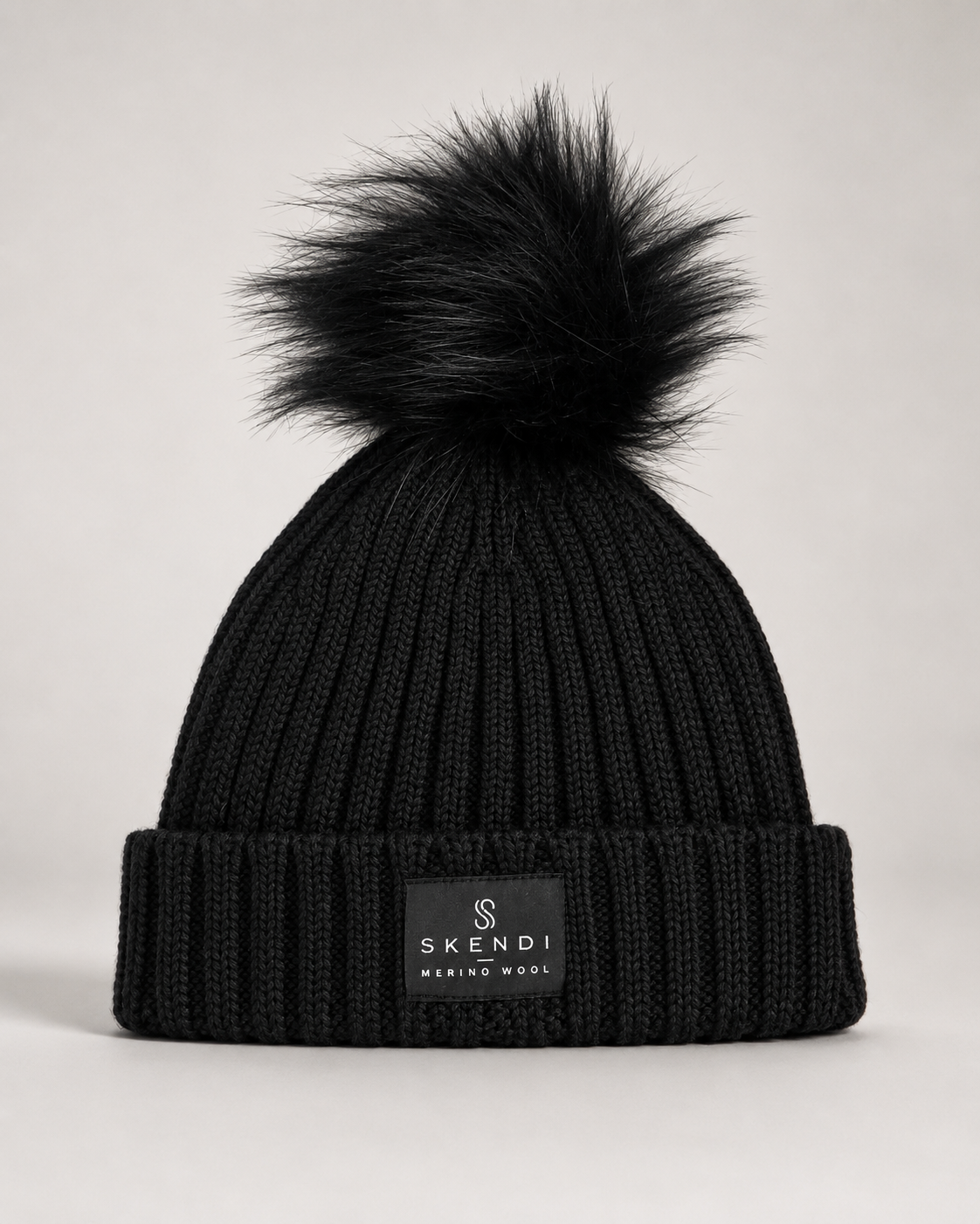 Czapka Damska 100% Merino z Pomponem – Czarna
